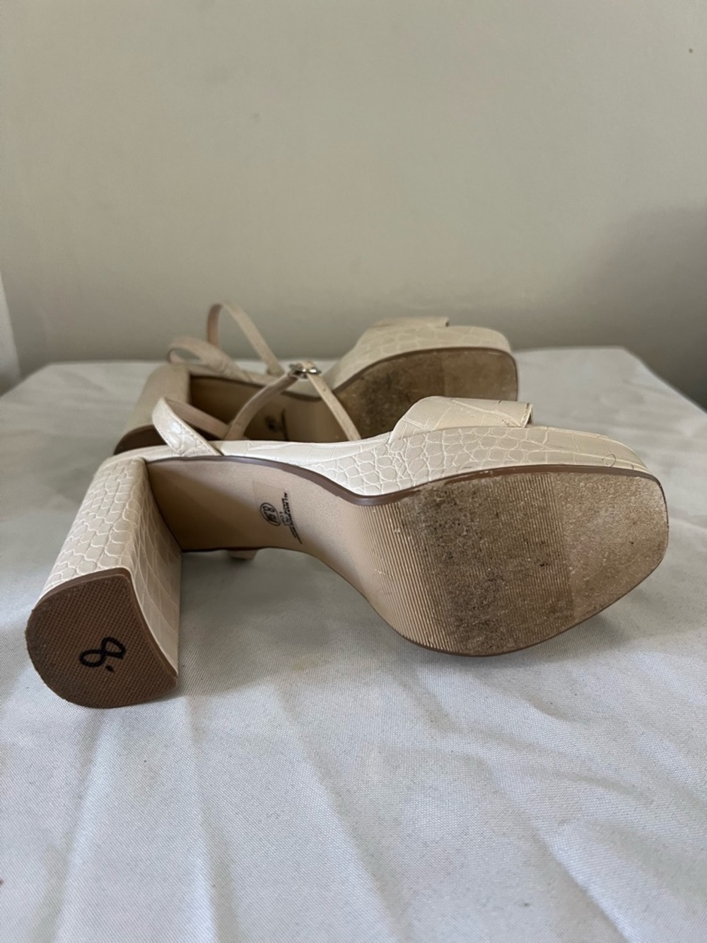 Beige Croc Embossed Platform Heels Ankle Strap Block Heel Size 8.5 - Picture 6 of 6